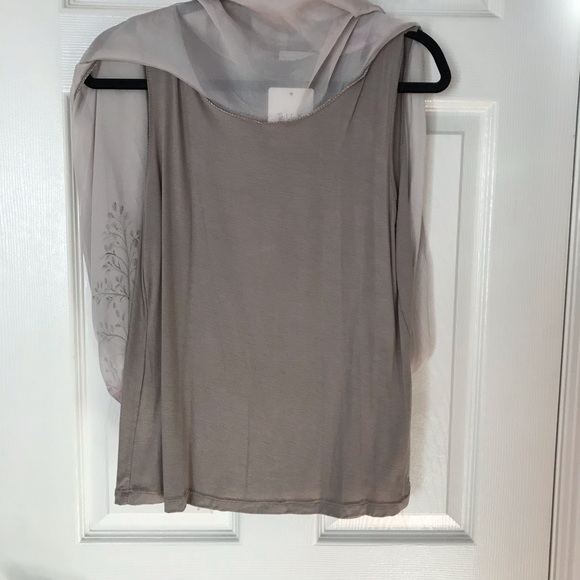 🆕 Silk sheer blouse - Picture 4 of 9